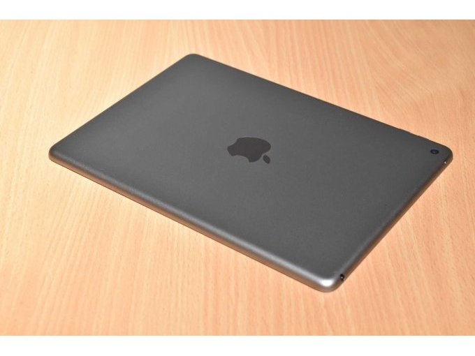 Apple iPad 6. Generation A1893 32 GB 9,7" (24,63c¬m)
Ansicht von hinten