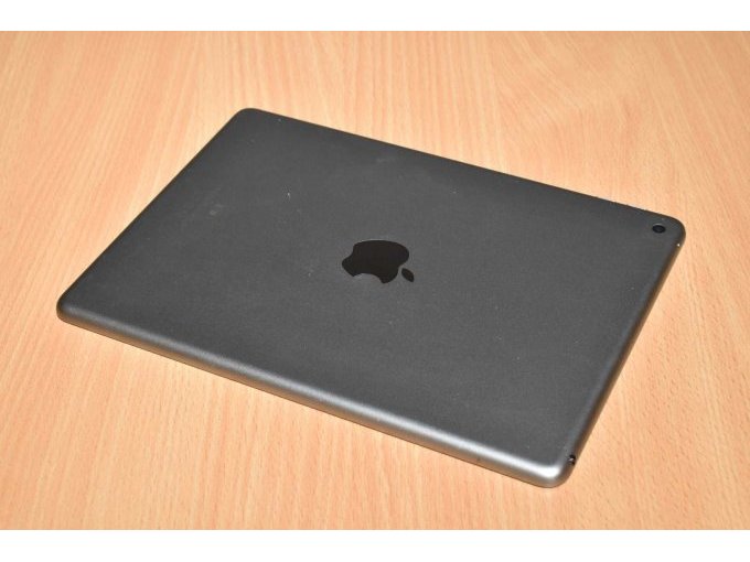 Apple iPad 6. Generation A1893 32 GB 9,7" (24,63cm)
Ansicht von hinten