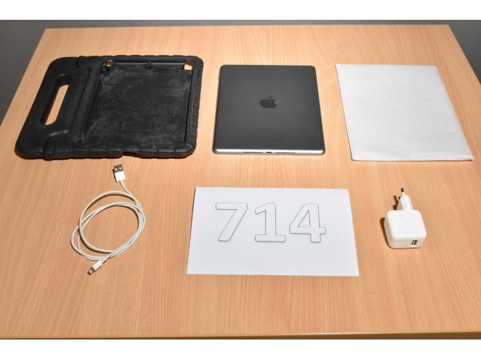 Apple iPad 6. Generation A1893 32 GB 9,7" (24,63cm)
Gesamtansicht von hinten
