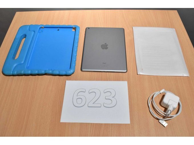 Apple iPad 6. Generation komplett mit Hülle und Ladegerät