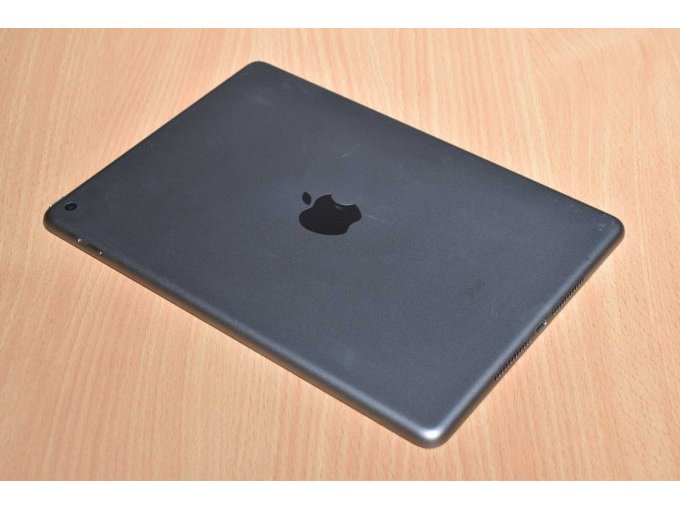 Apple iPad 6. Generation A1893 32 GB 9,7" (24,63cm)
Ansicht von hinten