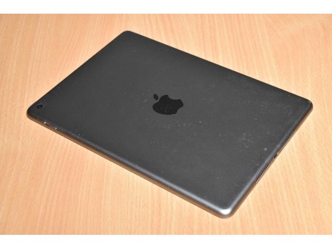 Apple iPad 6. Generation A1893 32 GB 9,7" (24,63cm)
Ansicht von hinten
