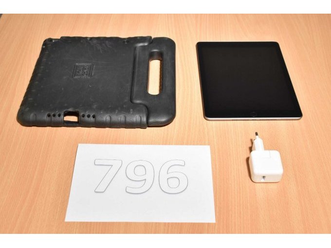 Apple iPad 6. Generation A1893 32 GB 9,7" (24,63cm)
Gesamtansicht von vorne