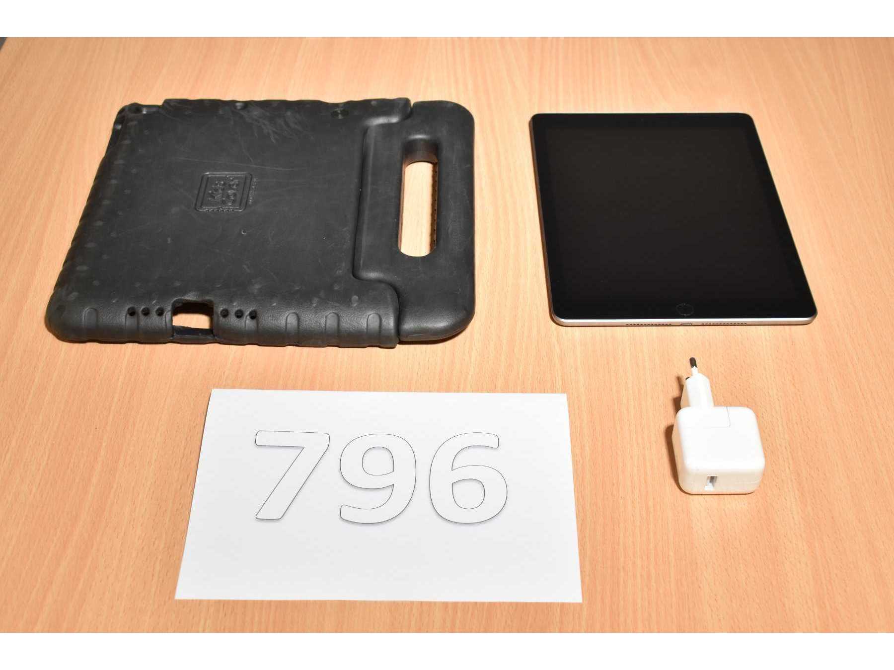 Apple iPad 6. Generation A1893 32 GB 9,7" (24,63cm)
Gesamtansicht von vorne