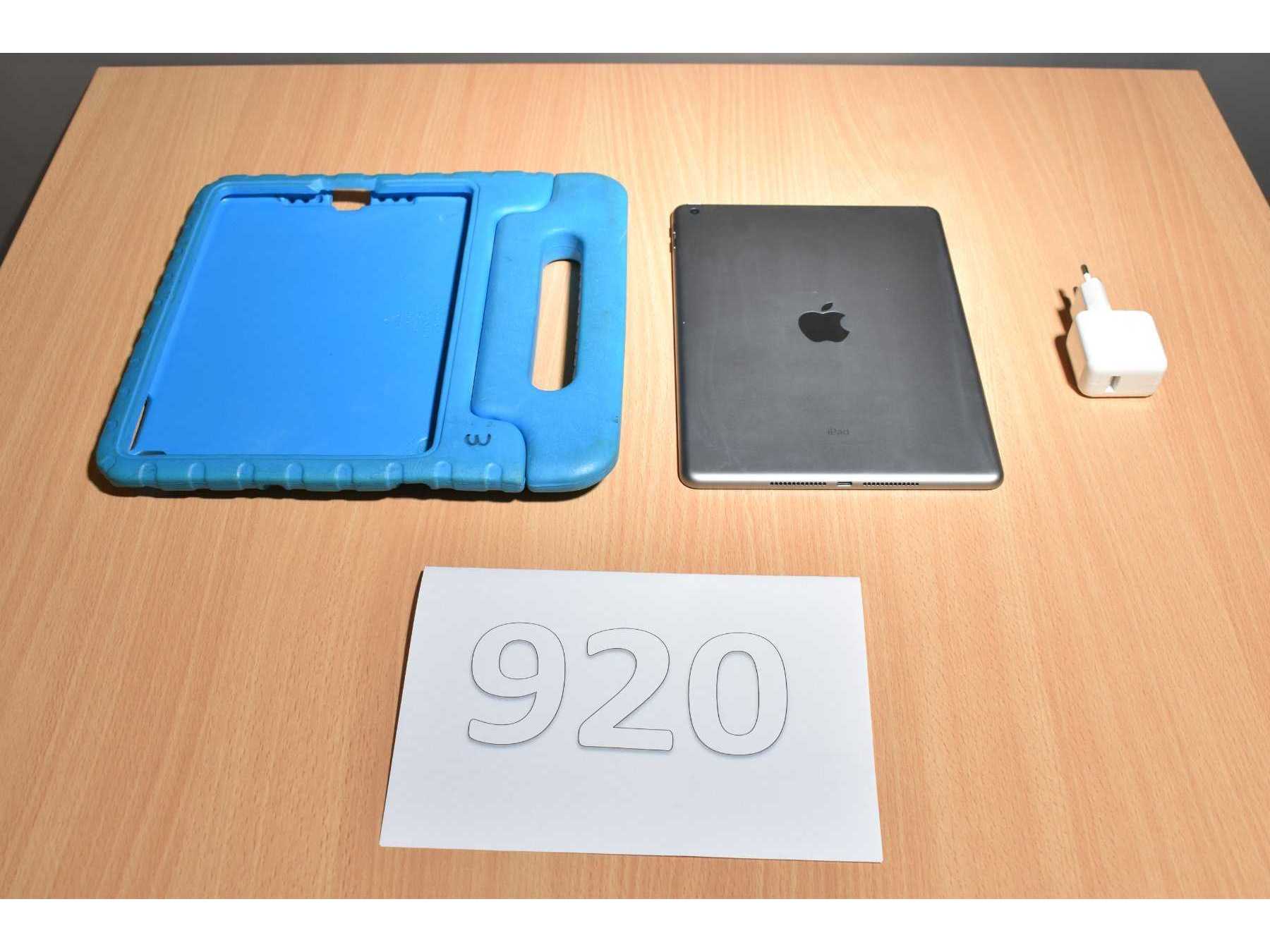 Apple iPad 6. Generation A1893 32 GB 9,7" (24,63cm)
Gesamtansicht
