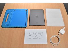 Apple iPad 6. Generation A1893 komplett mit Hülle und Ladegerät