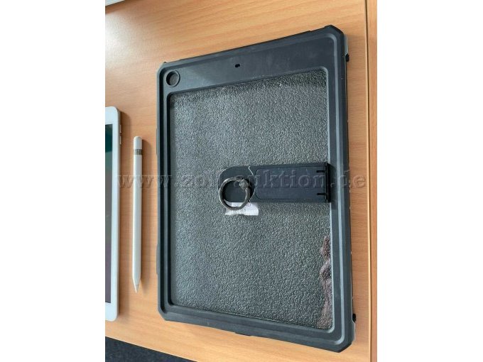 Apple iPad 7. Generation mit Waterproof Case und Pencil Rückseite