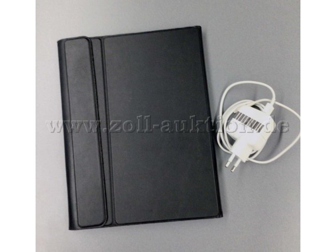 iPad 7 A2198 inkl. Schutzhülle geschlossen, Adapter und Ladekabel