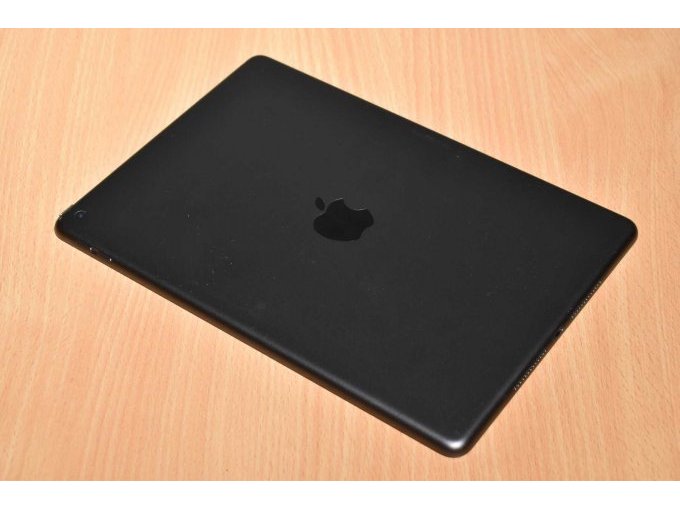 Apple iPad 8. Generation A2270 32 GB – 10,2" (25,91cm)
Ansicht von hinten