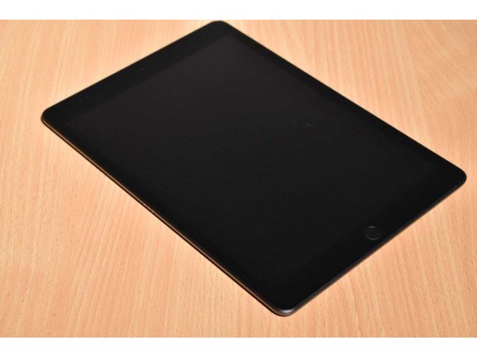 Apple iPad 8. Generation A2270 32 GB – 10,2" (25,91cm)
Ansicht von vorne