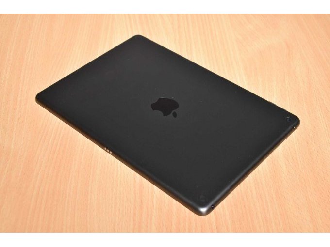 Apple iPad 8. Generation A2270 32 GB – 10,2" (25,91cm)
Ansicht von hinten