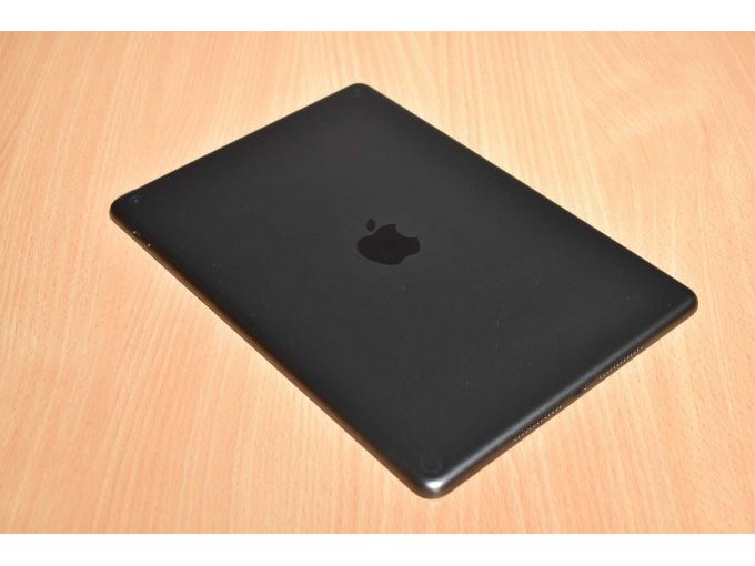 Apple iPad 8. Generation A2270 32 GB – 10,2" (25,91cm)
Ansicht von hinten