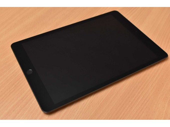 Apple iPad 8. Generation A2270 32 GB – 10,2" (25,91cm)
Ansicht von vorne