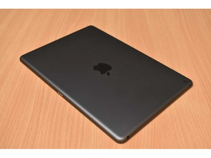 Apple iPad 8. Generation A2270 32 GB – 10,2" (25,91cm)
Ansicht von hinten