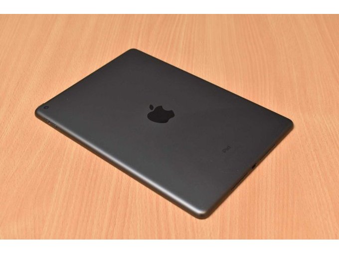Apple iPad 8. Generation A2270 32 GB – 10,2" (25,91cm)
Ansicht von hinten