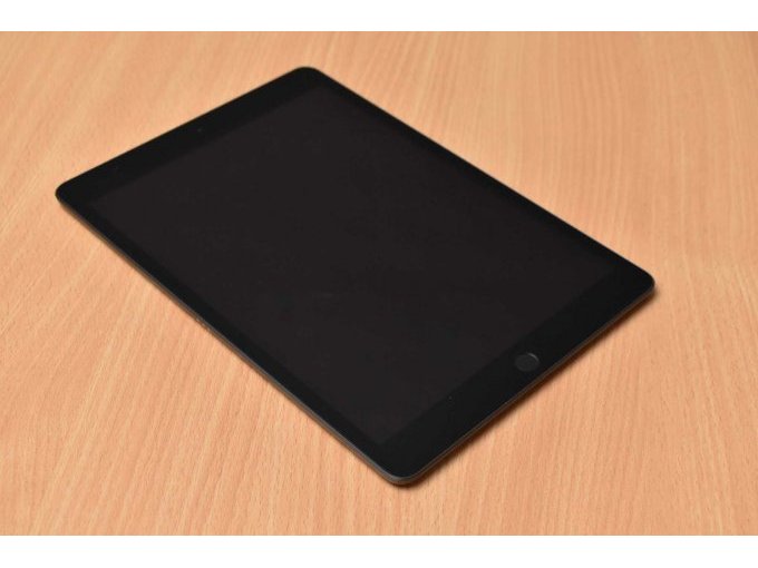 1 Apple iPad 8. Generation A2270 32 GB – 10,2" (25,91cm) – foto 3 – kavel bij Zoll-Auktion, Lage