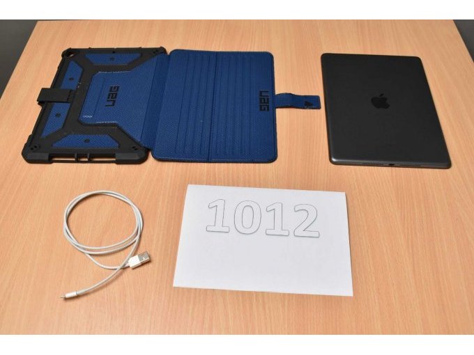 1 Apple iPad 8. Generation A2270 32 GB – 10,2" (25,91cm) – foto 2 – kavel bij Zoll-Auktion, Lage