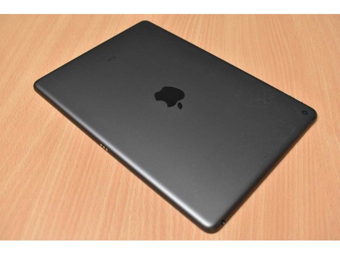1 Apple iPad 8. Generation A2270 32 GB – 10,2" (25,91cm) – foto 4 – kavel bij Zoll-Auktion, Lage