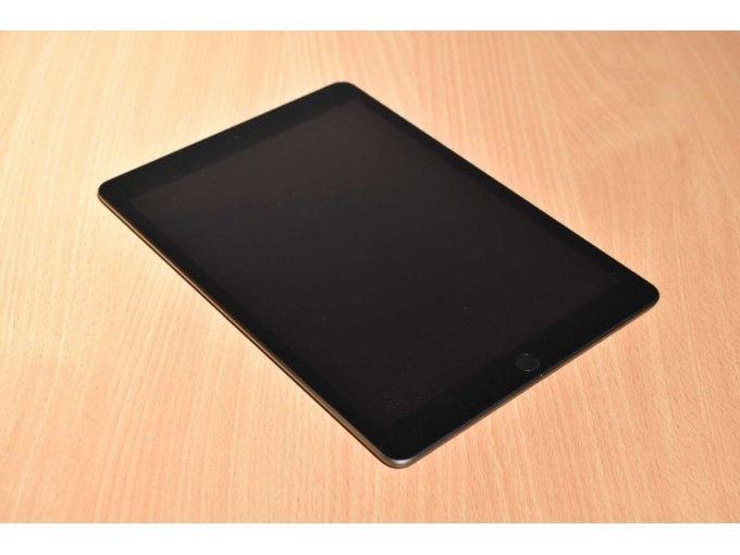 Apple iPad 8. Generation A2270 32 GB – Display defekt
Ansicht von vorne