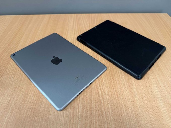 Apple iPad Air 2 A1566 64 GB
Rückseite Ipad mit Hülle
