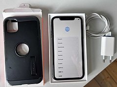 Apple iPhone 11 mit Zubehör
