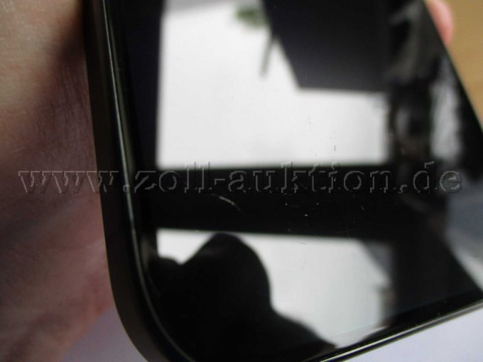 Detail Display Kratzer unten links