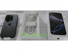 I Phone mit geöffneter Verpackung und werkseitig beigefügten Kabel