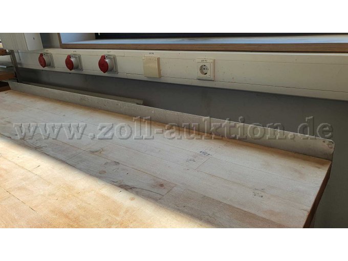 Metallabschluss der Arbeitsplatte