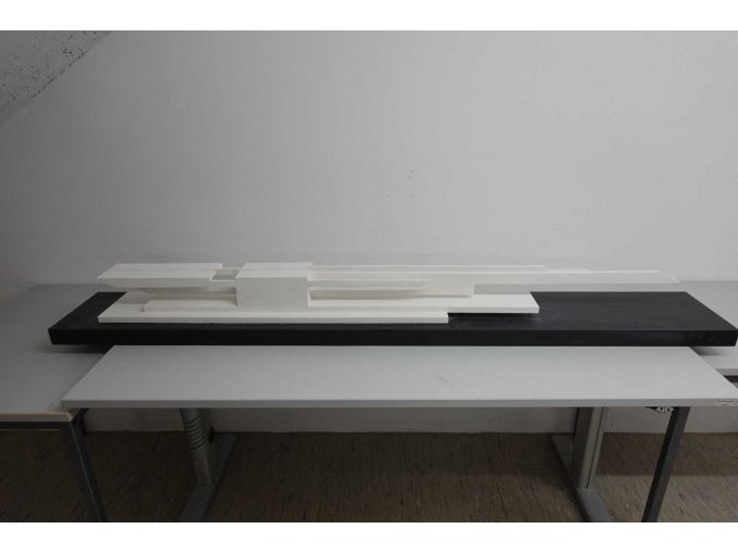 Architektur-Skulptur "Pojekt 991" 
Seitenansicht