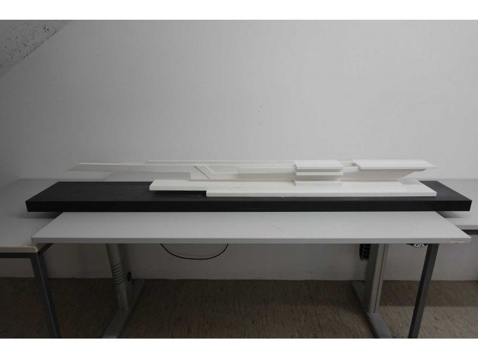 Architektur-Skulptur "Pojekt 991" - Seitenansicht