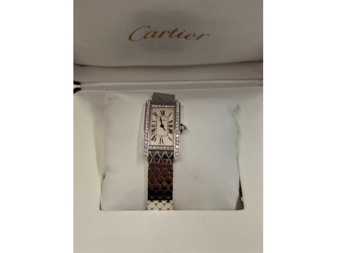 Uhr auf Kissen in Box