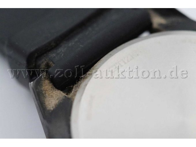 Markenname auf Uhrenboden