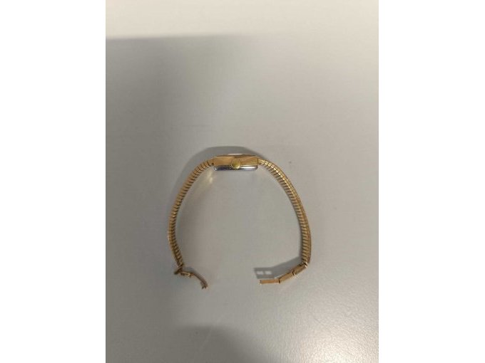 Seitenansicht mit geöffnetem Verschluss