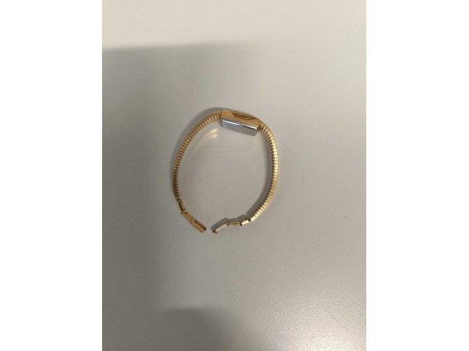 Seitenansicht mit geöffnetem Verschluss