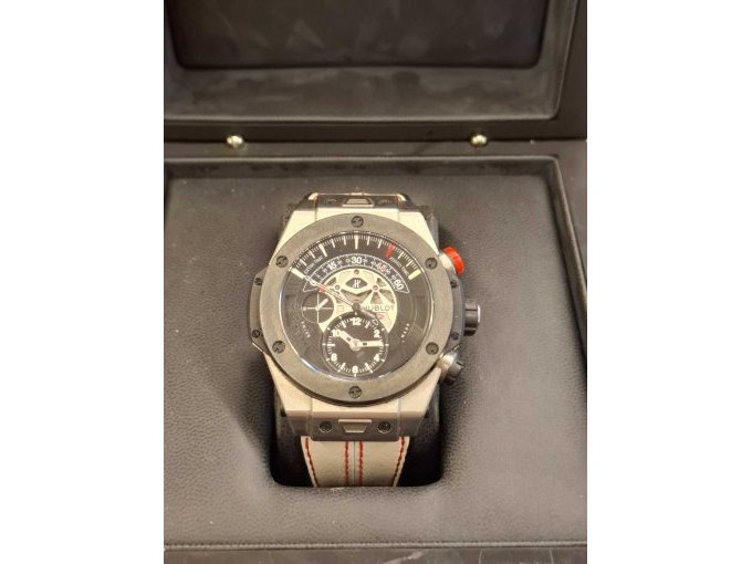 weitere Ansicht Uhr in Box