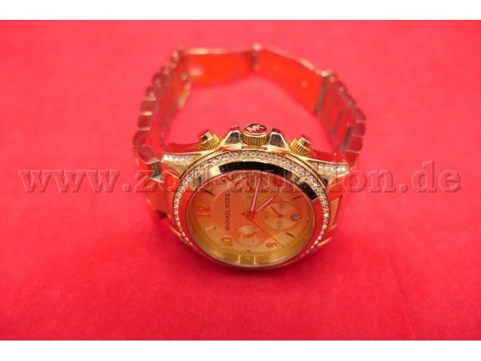 Detailaufnahme schräg vorne mit geöffnetem Verschluss