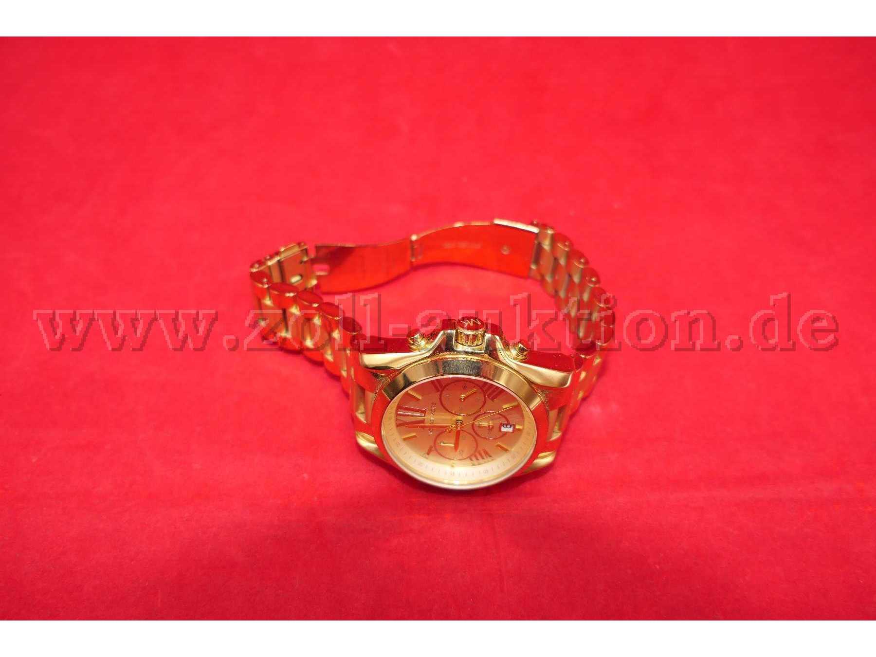 Detailaufnahme schräg vorne mit geöffnetem Verschluss