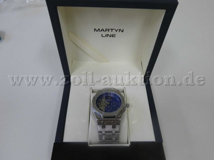 Uhr in Box