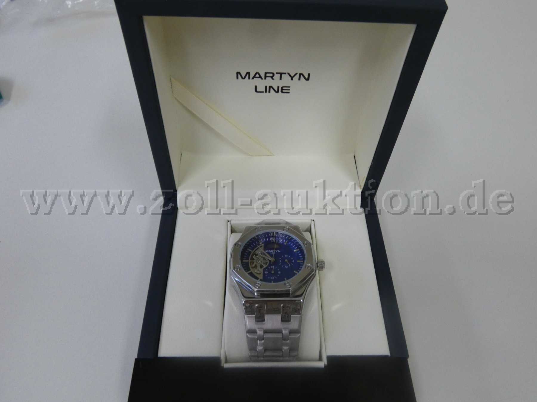 Uhr in Box