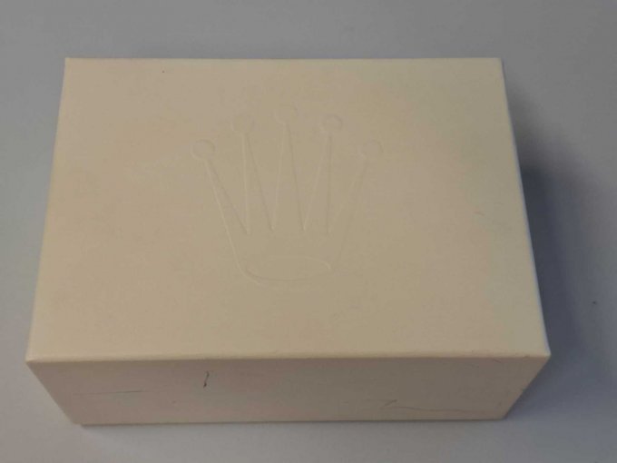 leicht beschädigte Umverpackung