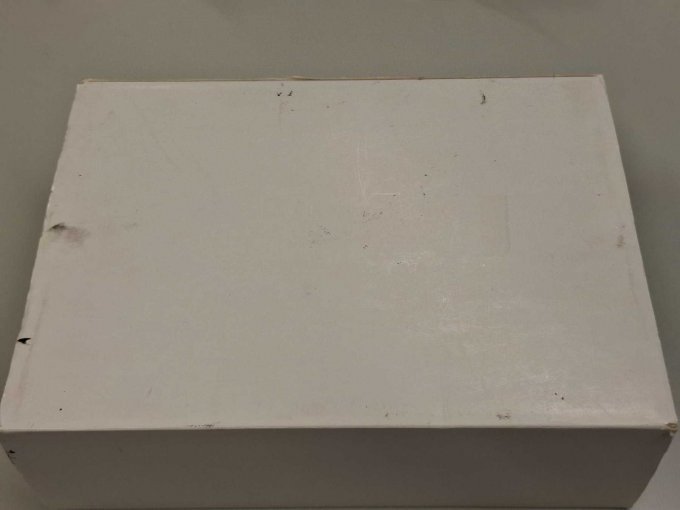 Schutzhülle aus Karton (verschmutzt)