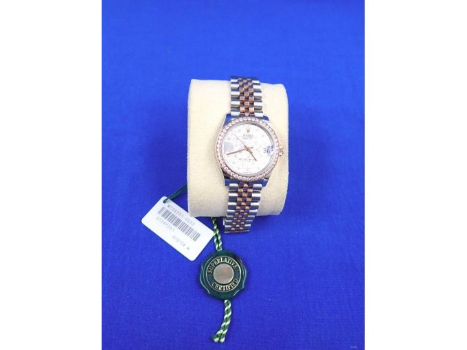 Armbanduhr mit Hangtags
