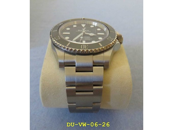 Rolex auf Kissen Seitenansicht