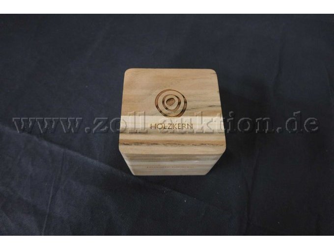 Holzkiste als Verpackung Armbanduhr