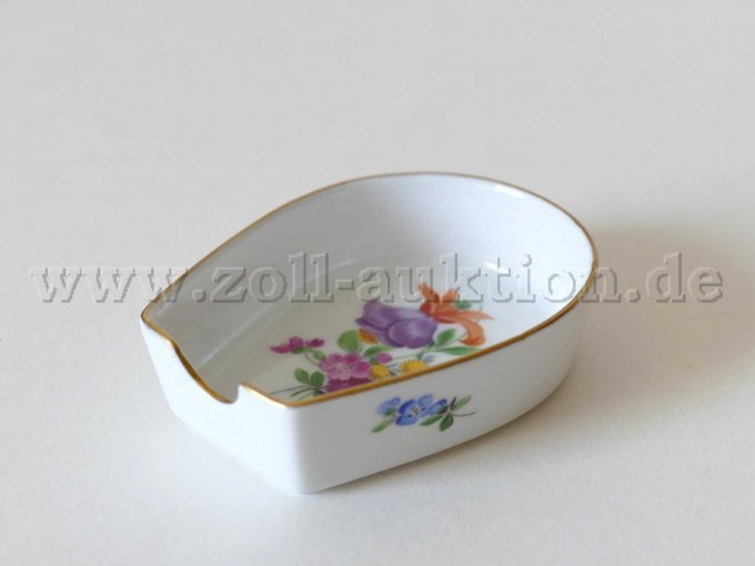 1 Aschenbecher Meissener Porzellan, Blumendekor mit Goldrand, II.Wahl 1 Aschenbecher Meissener Porzellan, Blumendekor mit Goldrand, II.Wahl