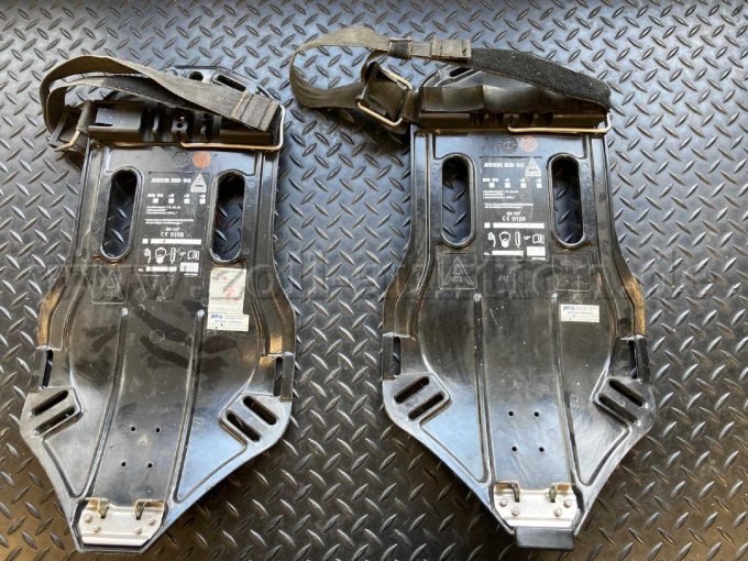 2 Grundplatten Rückseite Atemschutzgerät