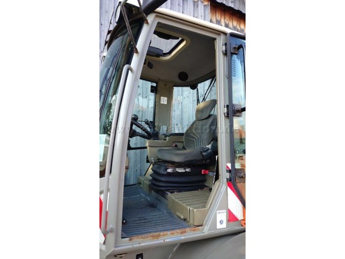 Atlas Radlader, Einstieg Fahrerkabine mit Blick auf Fahrersitz