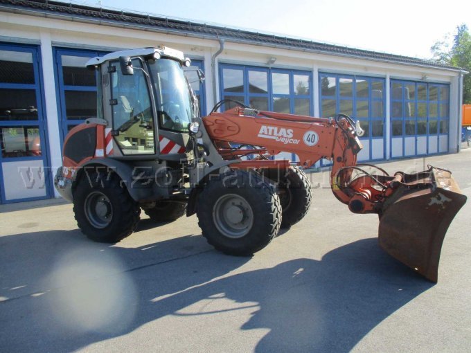 Atlas Radlader, Ansicht rechte Seite mit Schaufel