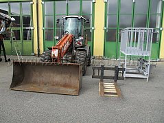 Atlas Teleskoplader AR 75 T mit Arbeitskorb und Palettengabel, stark gebraucht:Gesamtansicht von vorne