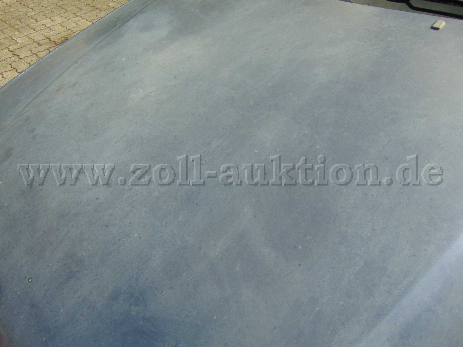 Bild der Motorhaube mit stumpfen Lack